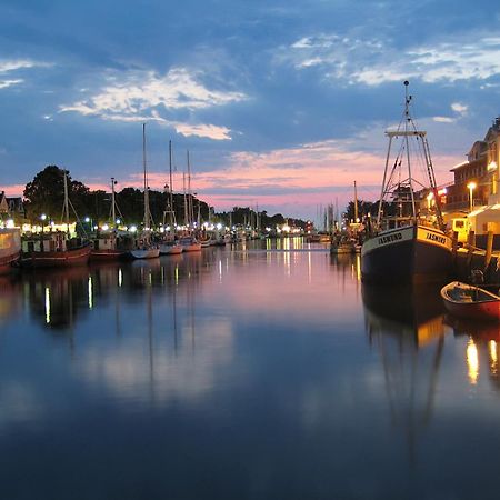 Doppelzimmer Dinner, Direkt Am Alten Strom Rostock Exterior foto
